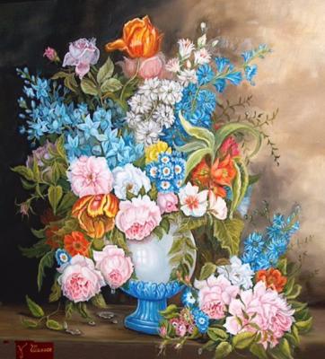 Bloemen in vaas met blauwe voet