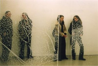 tentoonstellingsoverzicht installatie 'het onzichtbare zichtbaar maken'