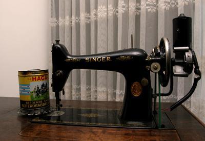 IF GRANDMA HAD WHEELS...The Singer IF GRANDMA HAD WHEELS...The Singer