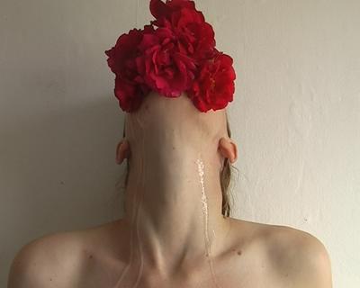 still: Roses in mouth, untitled vervolg still: Roses in mouth, untitled vervolg
