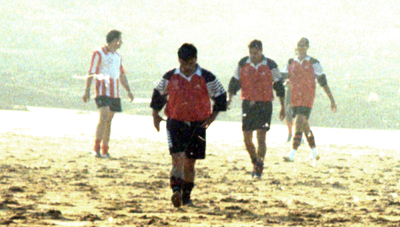 Voetbal op het strand