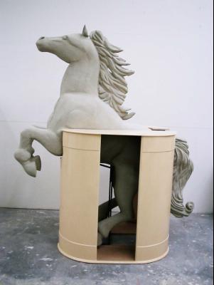 Paard met sokkel Paard met sokkel