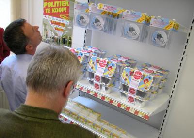 winkel: politiek te koop OP=OP!