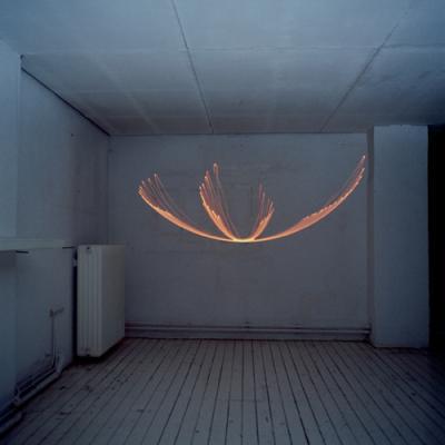 Vogel / Licht, ruimte en tijd vormen een drie-eenheid. Vogel / Licht, ruimte en tijd vormen een drie-eenheid.