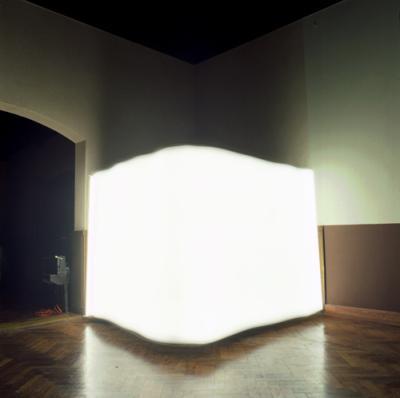 Kubus / Licht, ruimte en tijd vormen een drie-eenheid. Kubus / Licht, ruimte en tijd vormen een drie-eenheid.