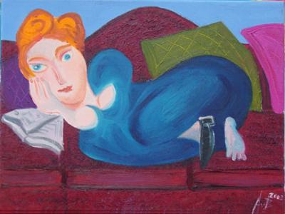 vrouw op rode sofa vrouw op rode sofa
